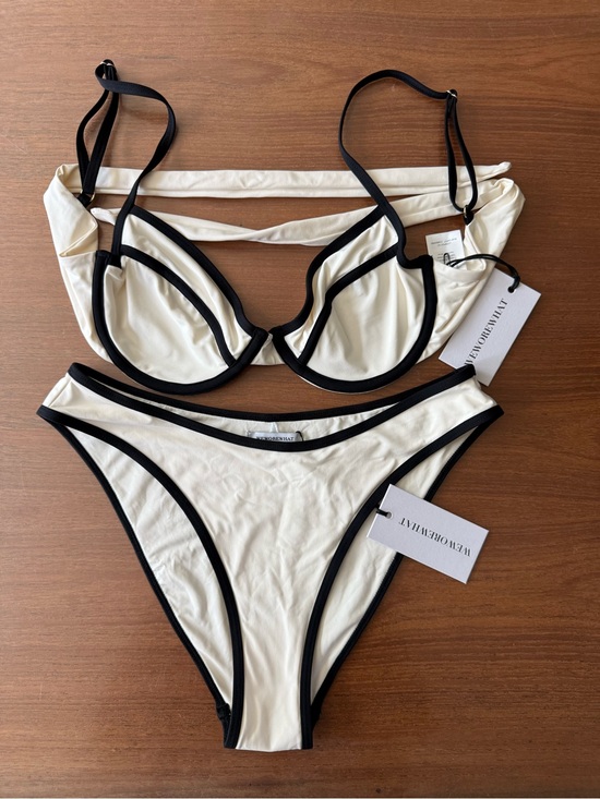 WeWoreWhat Other - WeWoreWhat NWT Full Coverage Underwire Bikini Set Small Ivory Black